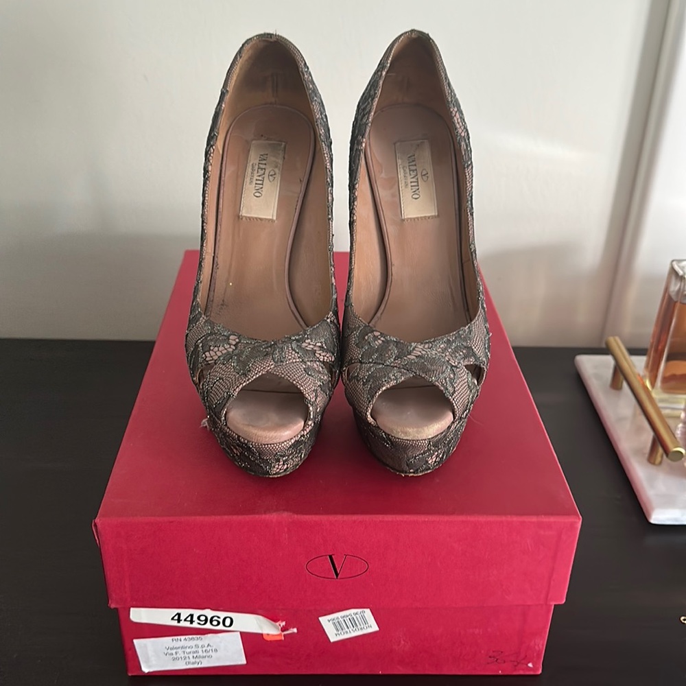 Valentino classic lace pumps